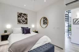 Luxury Barndo 2B Europe Style Farm Stay Fresh Eggs - Image 3