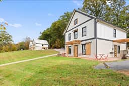 1B Farm Stay in Large Luxury European Barndominium - Image 4