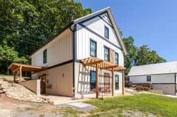 3AN Modern Luxury Barndo Farm Stay with Fluffy Cows 3AN - Image 2