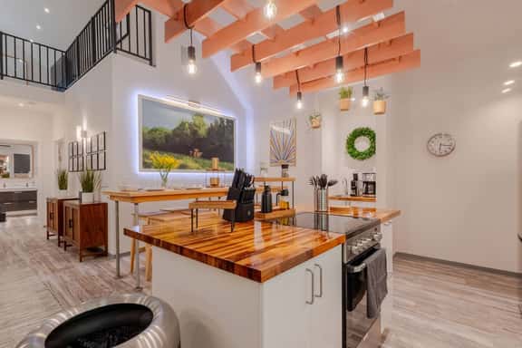 Luxury Barndo 2B Europe Style Farm Stay Fresh Eggs - Image 1