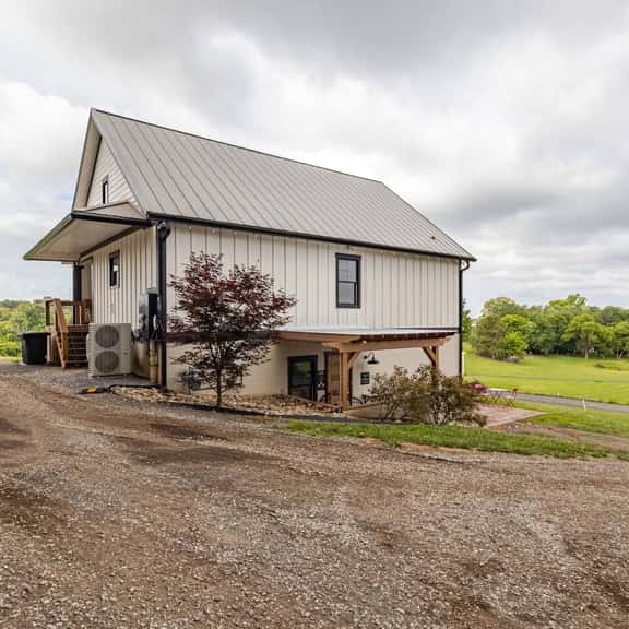 1AN Luxury European Barndo FARM STAY Wedding Venue - Image 1