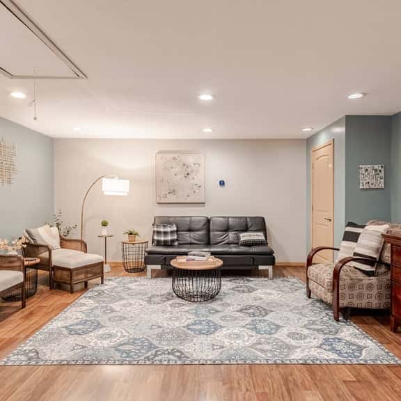 Apartment A Spacious Work-Travel Euro Executive - Image 1