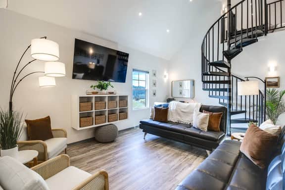 Luxury Barndo 2B Europe Style Farm Stay Fresh Eggs - Image 2