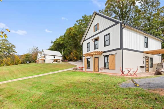 1B Farm Stay in Large Luxury European Barndominium - Image 4
