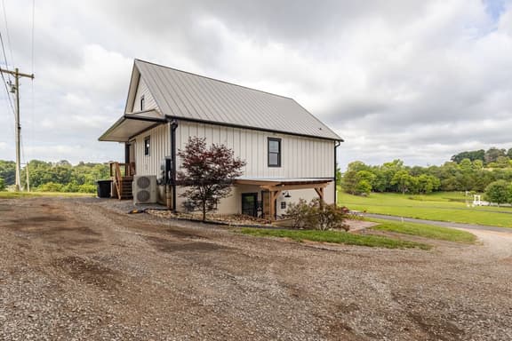 1AN Luxury European Barndo FARM STAY Wedding Venue - Image 1